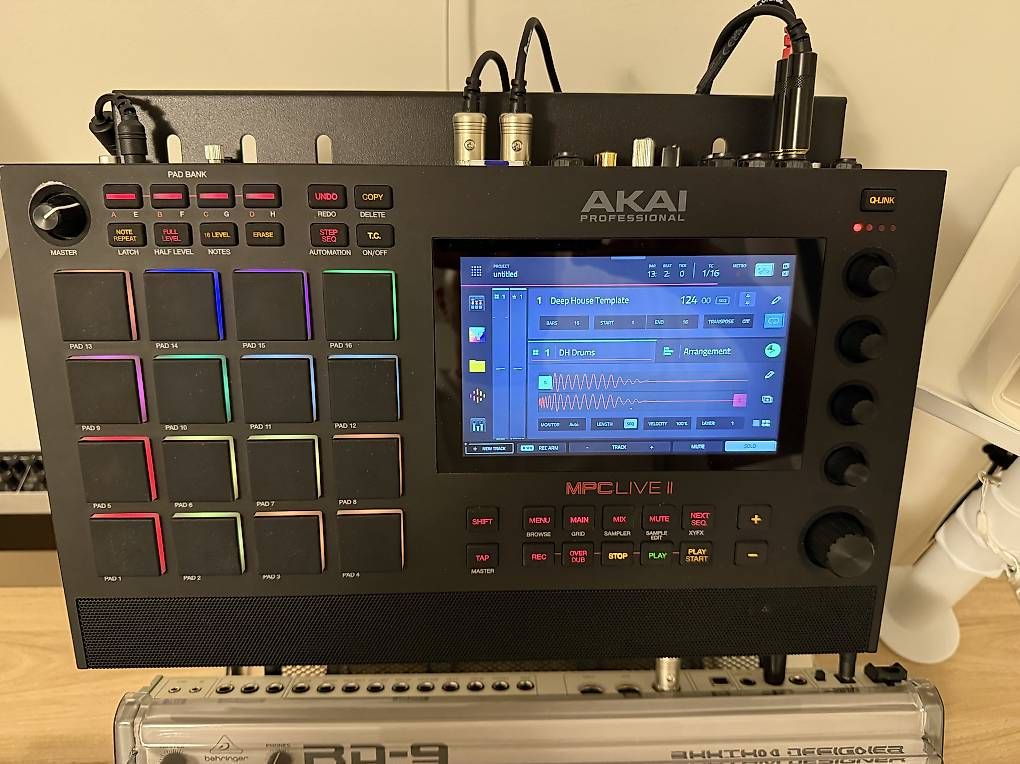 Strumenti musicali: Akai MPC Live 2 – Usato da Pregassona venduto da NunzioP 4