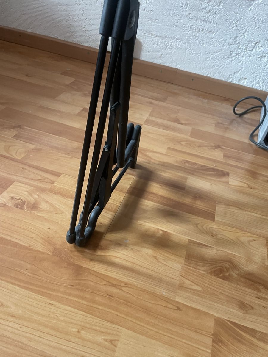 König & Meyer Instrumenten-& Notenständer: Support guitare pliable et réglable  – Gebraucht aus St. Gallen von jvu_wm5v 3