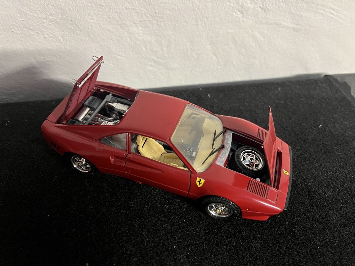 Bburago Modellini d'auto: FERRARI 1/24, GT0 1984 Modellauto – Usato da Glattfelden venduto da Ak_5bL 1