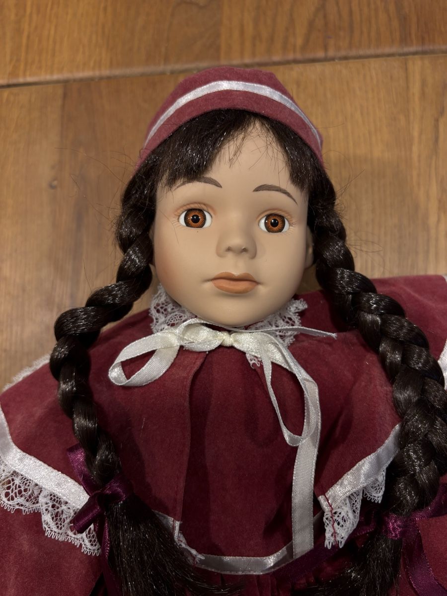 Bambole: Poupée en porcelaine - Laura – Nuovo (secondo la descrizione) da Cudrefin venduto da sdz_trl6 1