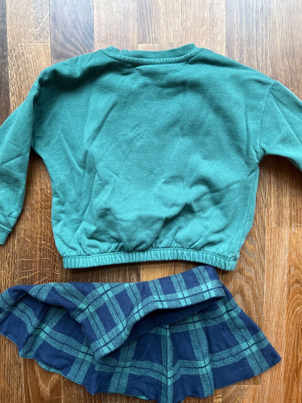 C&A Vestiti & Gonne: C&A Pullover und Rock 104cm – Usato da Adliswil venduto da youngbee 5