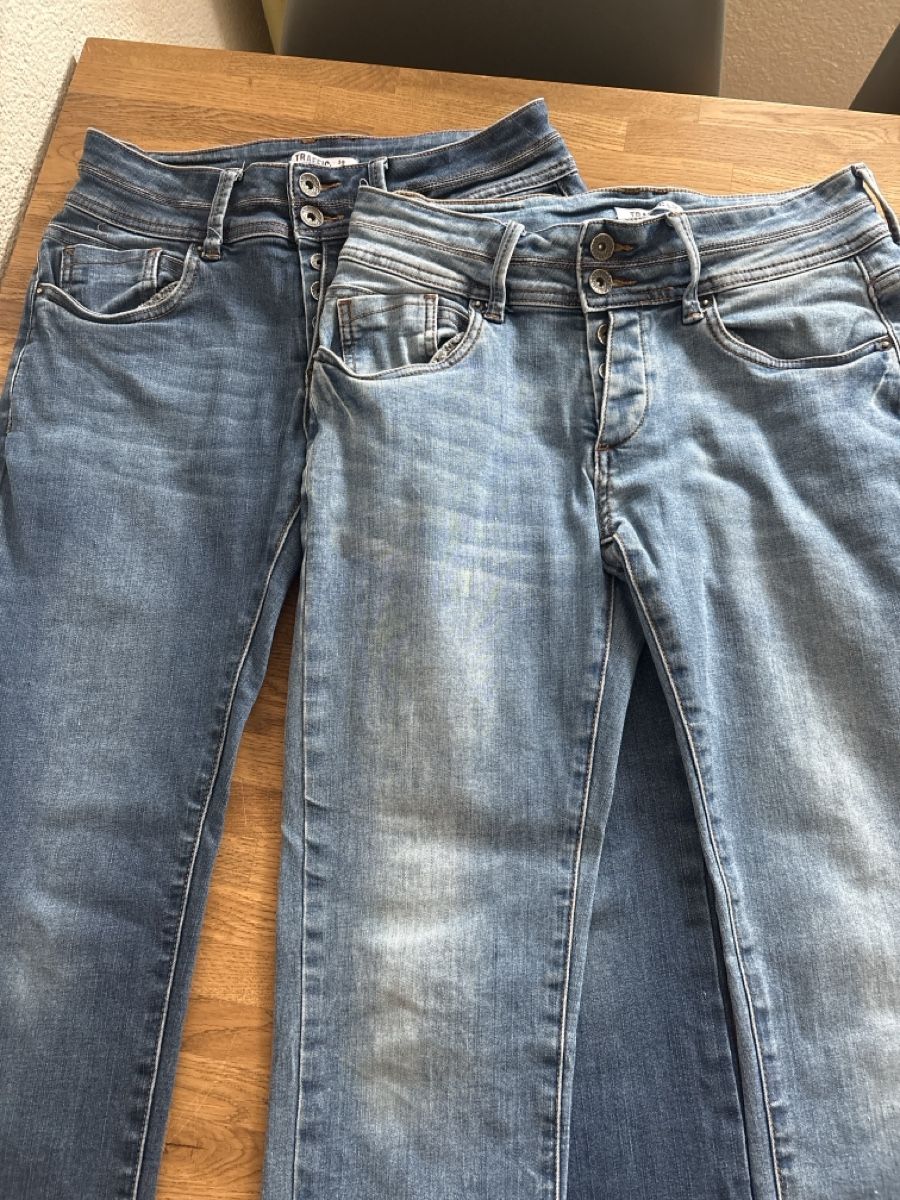 Jeans: Damen Jeans Grösse 38 hell + dunkelblau Chicoree  – Neu (gemäss Beschreibung) aus Berneck von SESSES