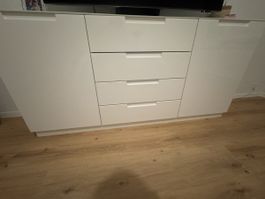 Buffet blanc 4 tiroirs 2 portes bon état