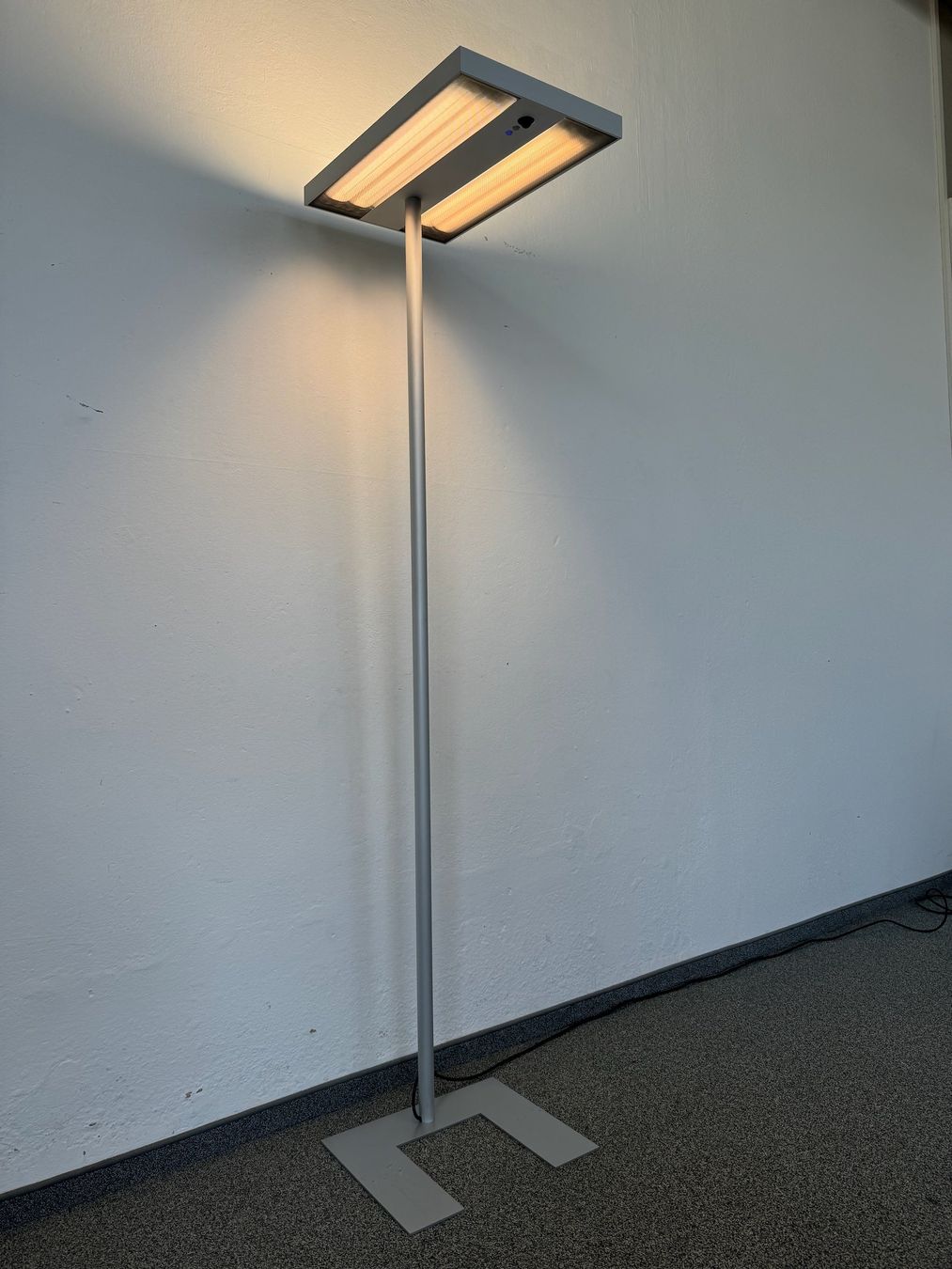 Lampade: Alteme Eco Stehleuchte Warmweiss – Usato da Schönenwerd venduto da mcofficeshop 1
