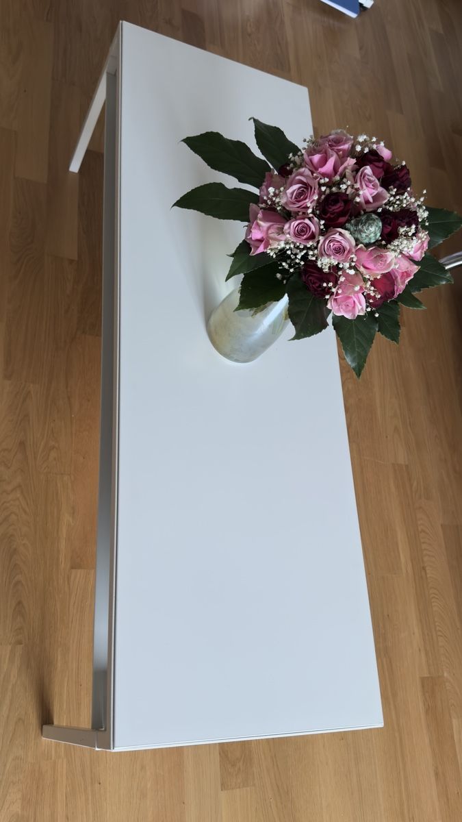 Ikea Tavoli: Weißer Tisch im Wohnzimmer – Usato da Zürich venduto da ish_6v8w 4
