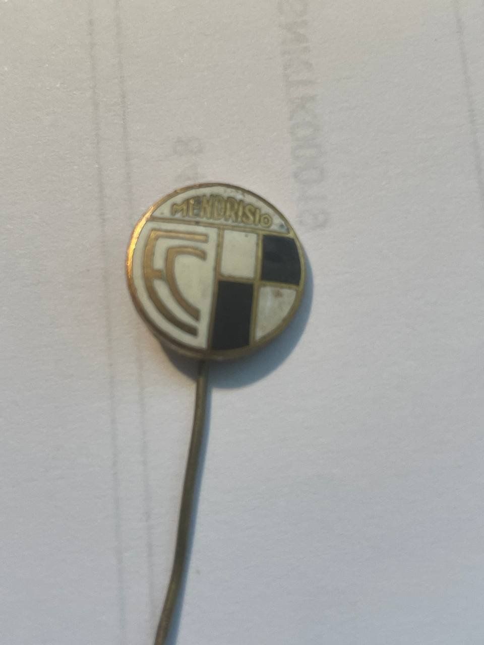 Placchette & Badge: 48. Anstecknadel - FC Mendrisio – Usato da Luzern venduto da Irek 1