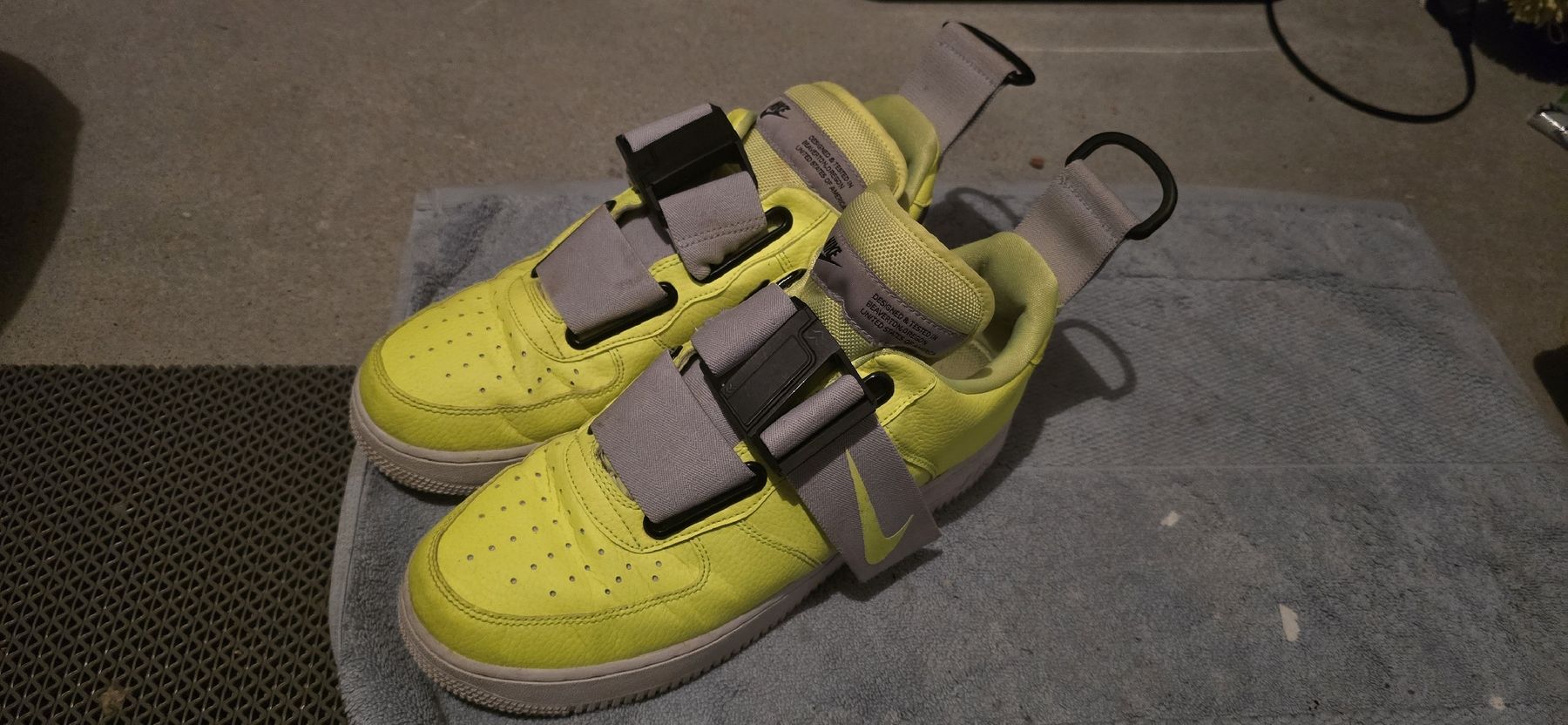 Nike Herrenschuhe: AIR FORCE 1 UTILITY VOLT – Gebraucht aus Biel/Bienne von mes_ms9q 4