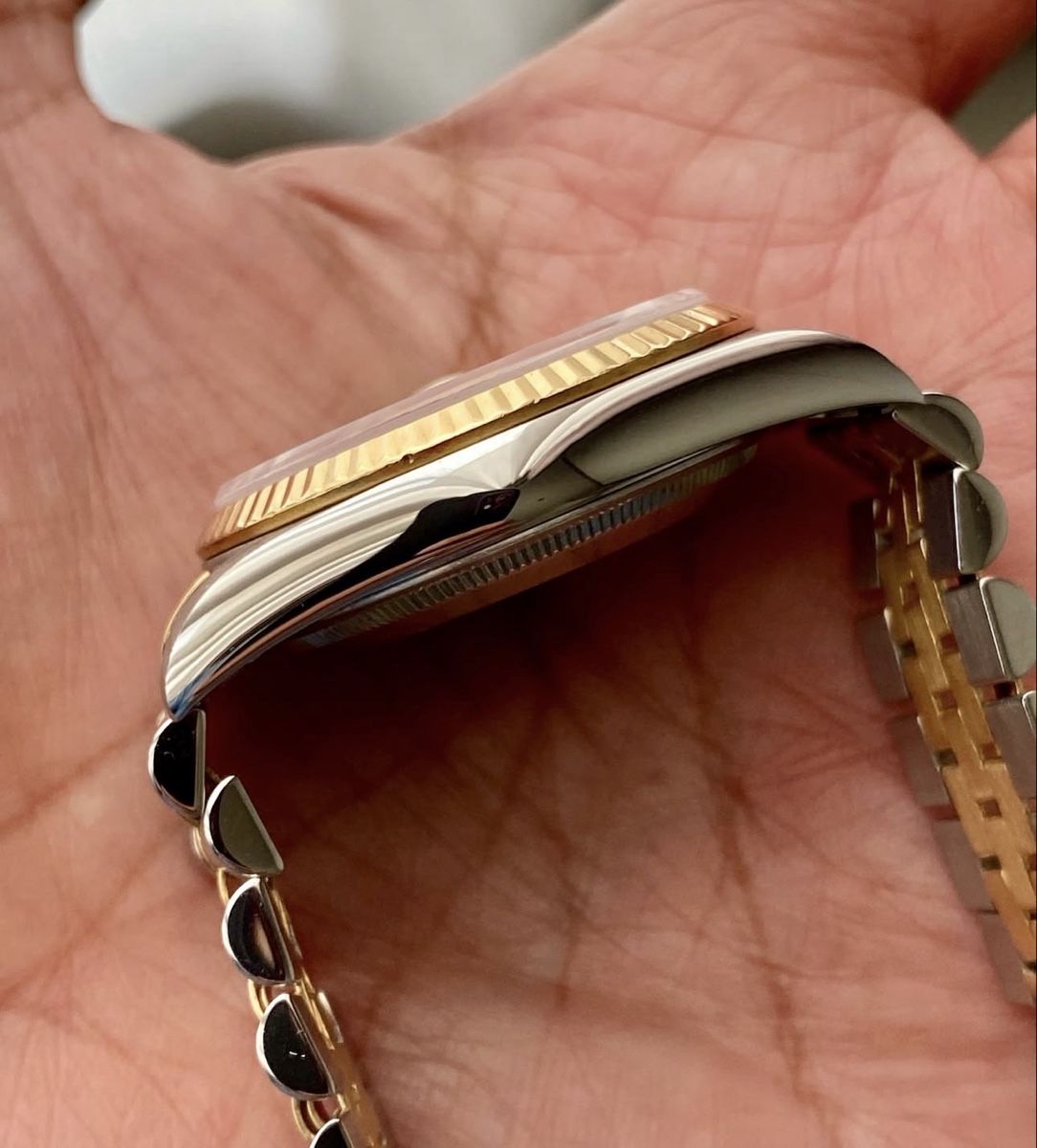 Rolex Montres: Rolex Datejust 16233 mint circa 2002 – D'occasion à Neuchatel par mar_9blm 4