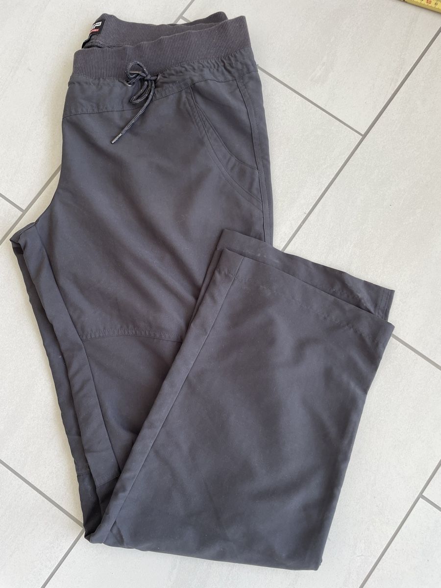 Esprit Pantaloni: Damenhose Esprit Gr42 – Usato da Rüti ZH venduto da kar_xx9l