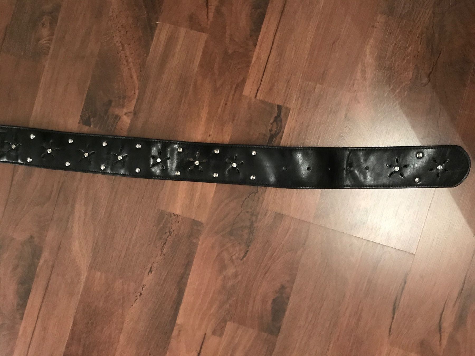 Cinture: Gürtel Damen mit Glitzer – Usato da Triesenberg venduto da Anastasia26 2