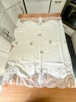Tischdecke mit Weihnachtsmotiven, ca. 98 x 98 cm