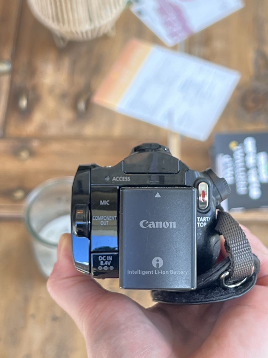 Canon Videocamere: Canon Legria HF200 – Usato da Sion venduto da Pastequejaune 2