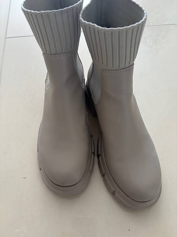Scarpe da donna: Bottines Beige neuves taille 38 – Nuovo (secondo la descrizione) da Chêne-Bougeries venduto da Luke17
