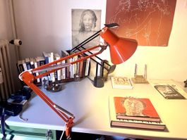 Schreibtischlampe orange Gelenkarm Mid-Century