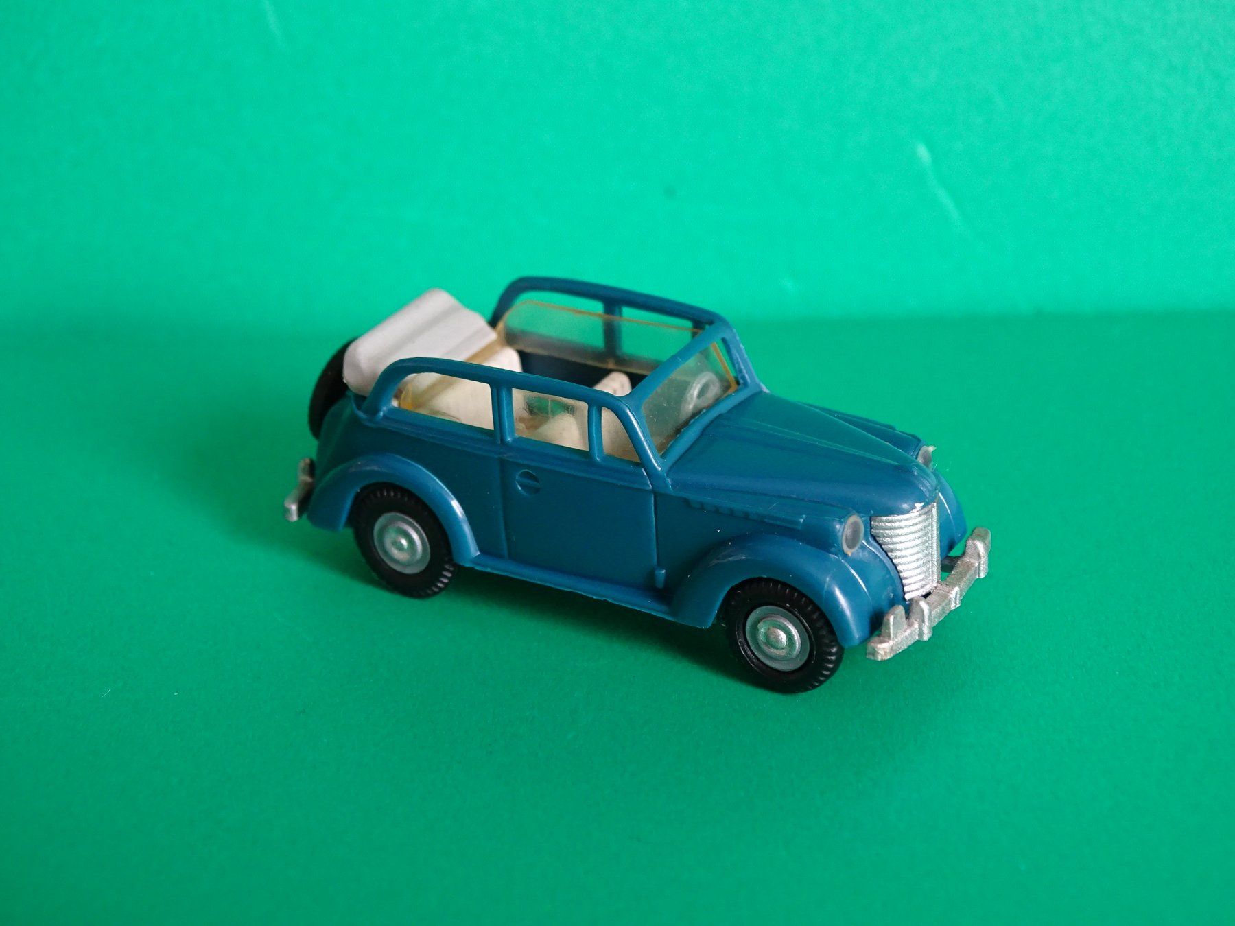 Praliné Modellautos: Opel Olympia von Praliné 1/87 – Gebraucht aus Bretzwil von Meex 1
