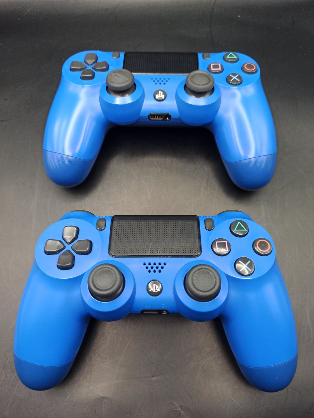 Controller: 2 x Original Controller Sony PS4 Wireless DualShock 4 BLAU – Usato da Oberweningen venduto da mar_87mx 1