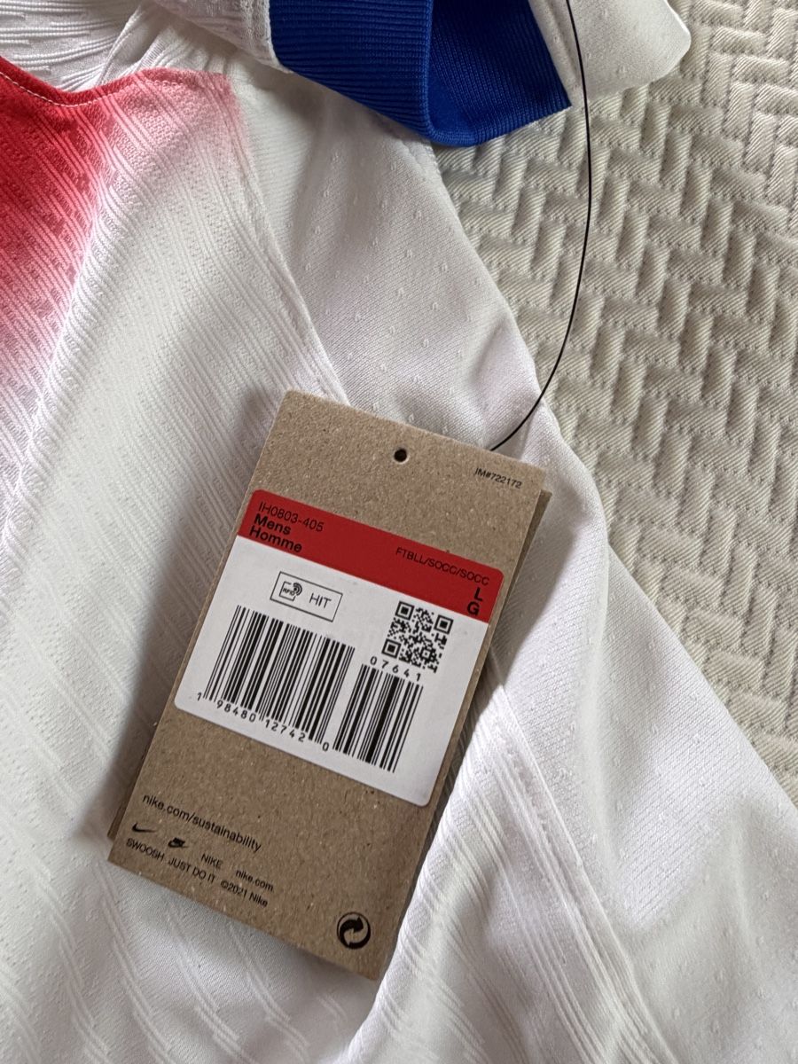 Nike Maillots de corps & Pantalons: Original England Womes Player Version – Neuf avec emballage d'origine à Aarberg par marcoo237 2