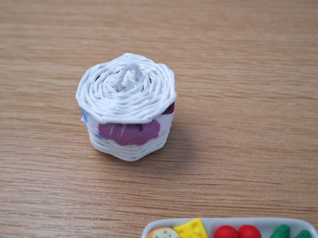 Maisons & Meubles de poupées: Handmade Gschwellti mit Korb – Neuf (Voir description) à Zürich par HandmadeTinyFood 4