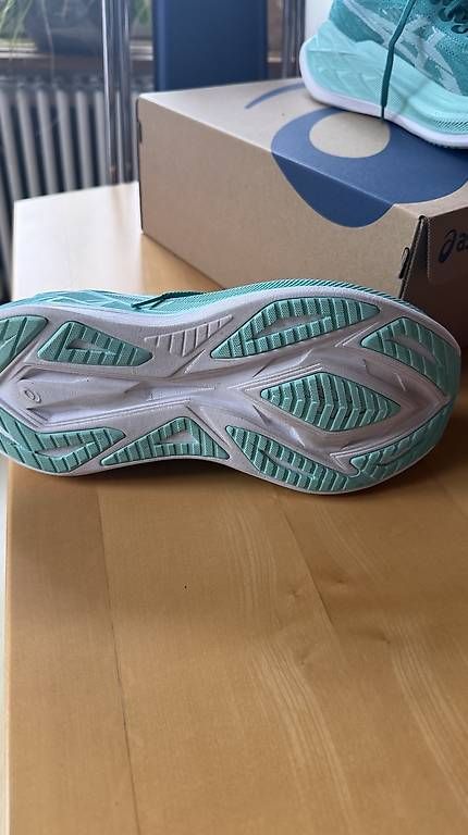 Asics Scarpe da uomo: Asics Superblast 2 neu Grösse 39 – Usato da Wattwil venduto da Pathologie 2