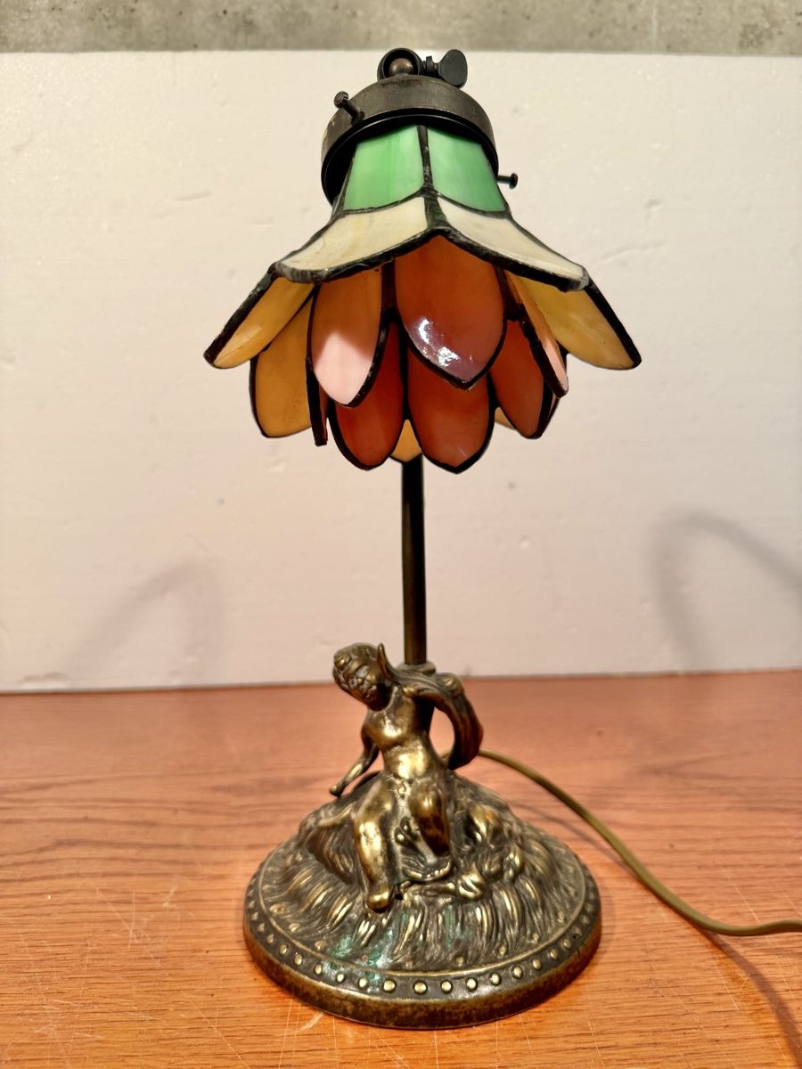 Lampade: Vintage Tiffany Style Lamp with Cherub Base  – Usato da Lausanne venduto da artnouveau05 5