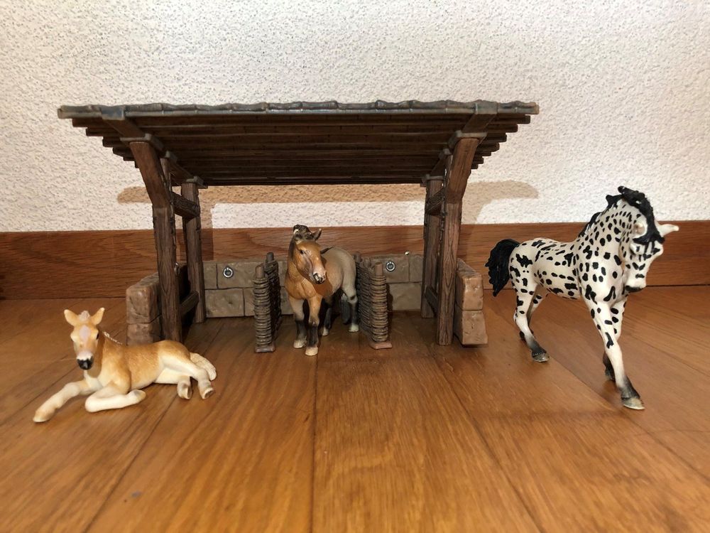 Schleich Pferdeunterstand: Das perfekte Zuhause für deine Pferde - und ein Ausmalbild-Abenteuer!