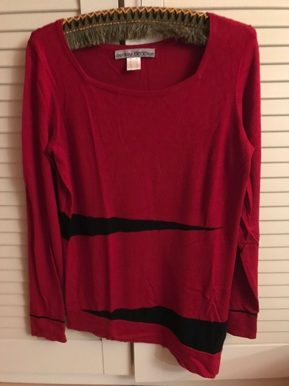 Pullover & Sweatshirts: Pullover aus Viskose und wenig Polyamid, spezieller Schnitt – Gebraucht aus Meilen von Flockenwirbel