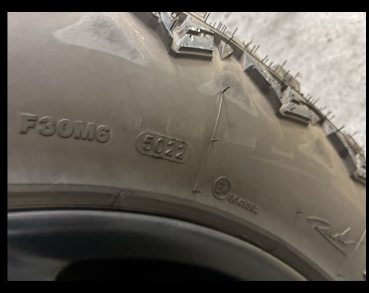 Pneumatici & Ruote complete: 295/60r20 Reifen – Usato da Hochfelden venduto da Nikosrs 2