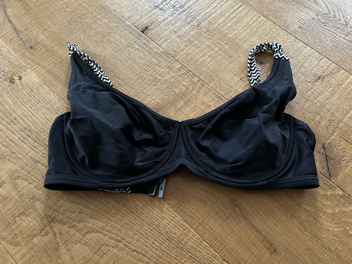Esprit Costumi da bagno & Bikini: Schwarzer Esprit Bikini BH mit Muster, Grösse 40F – Usato da Steffisburg venduto da Kudiru