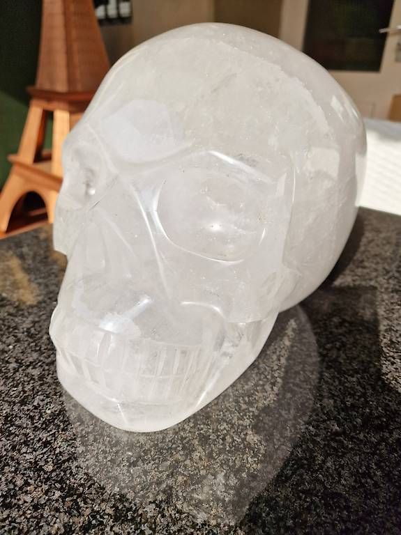 Pietre preziose: Bergkrisrall Totenkopf Skull Schädel – Usato da Riehen venduto da helpathomebasel