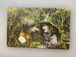 Alte Ansichtskarte Kinder im Heu,