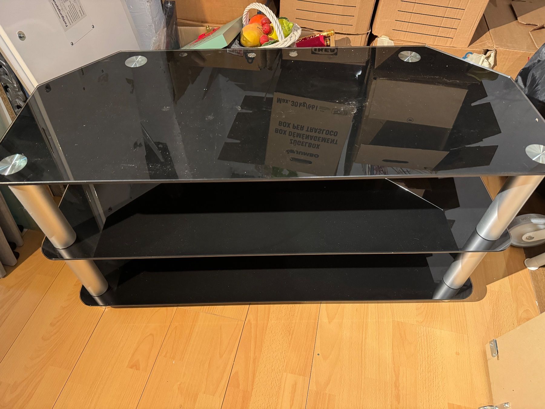 Mobili TV: Schwarz Glas TV Tisch – Usato da Rüti GL venduto da Gruezich8782