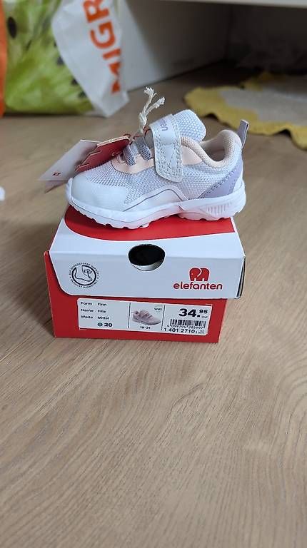 Scarpe per ragazze: Baskets neuve elephant taille 20 – Usato da Vuarrens venduto da bos_789g