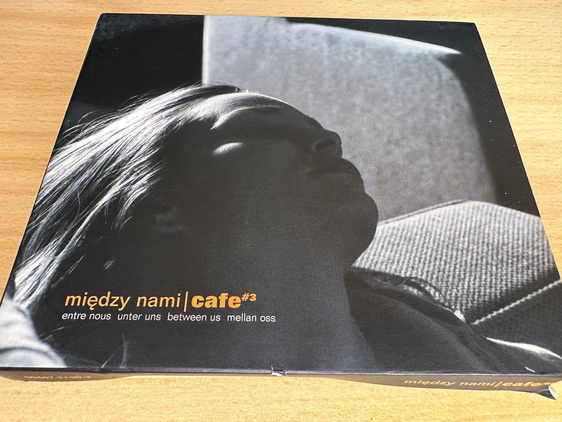 CD: Various – Między Nami Cafe #3 – Usato da Rikon im Tösstal venduto da Alpenmutz
