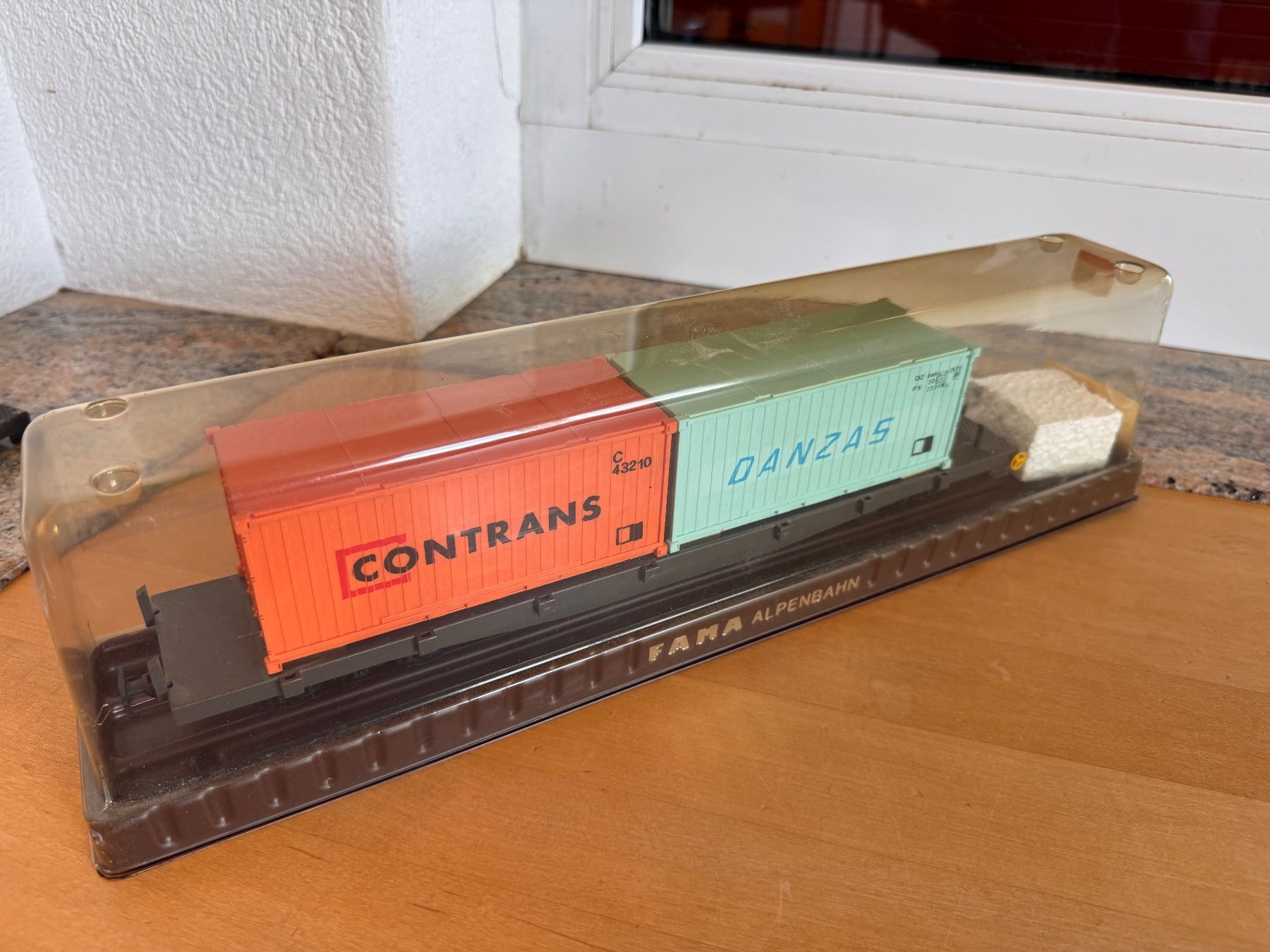 Fama Modelleisenbahnen: FAMA UTZ Container Wagen Spur 0m – Gebraucht aus Bottmingen von Dhaldimann 7