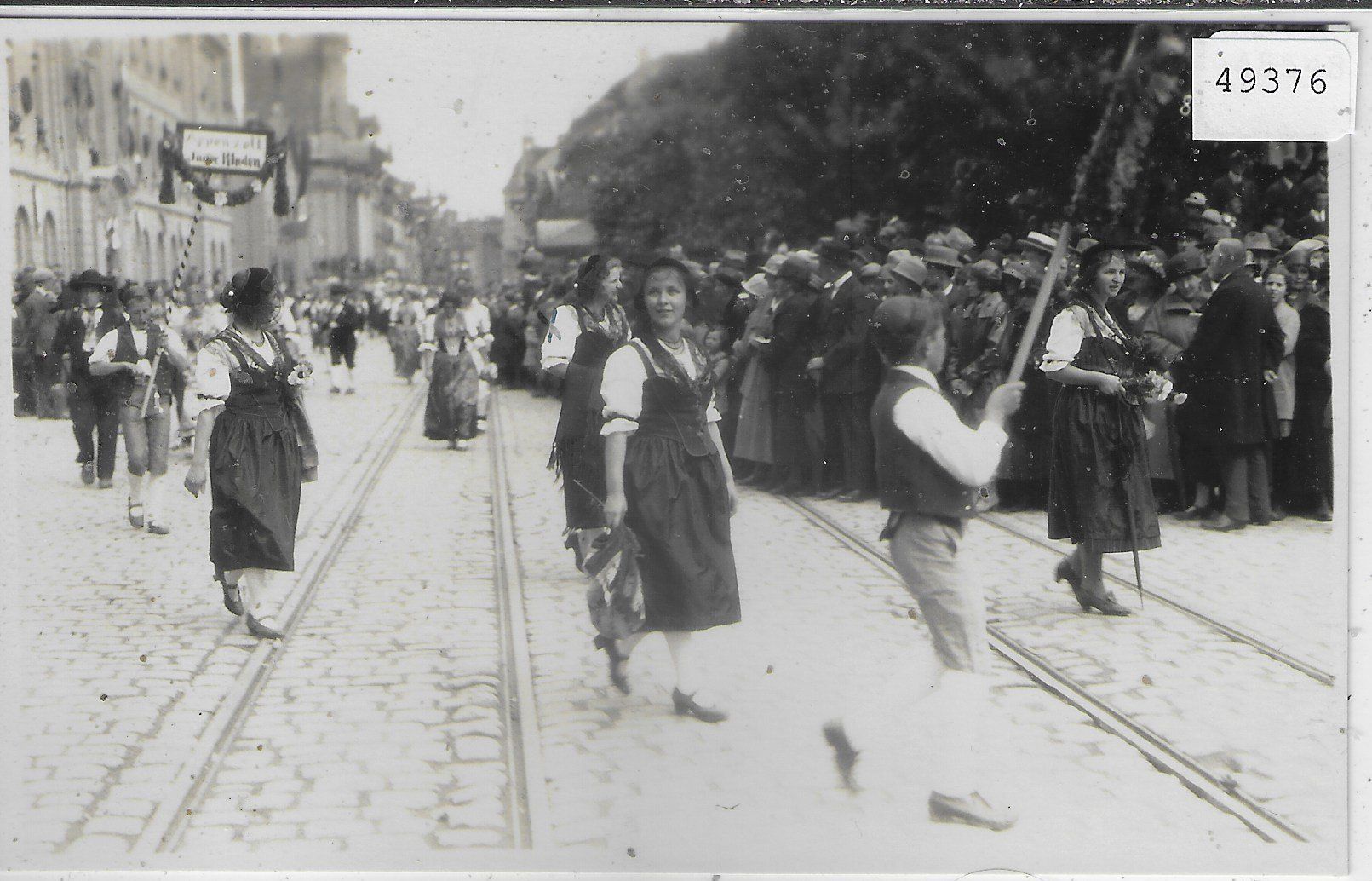 Cartoline postali: Bern - Festumzug mit Appenzeller – Usato da Ettingen venduto da Kartenplanet