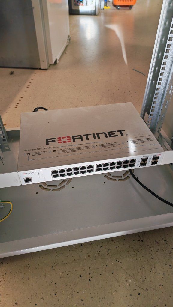 Racks & Ständer: Rack 19zoll – Neu (gemäss Beschreibung) aus Kloten von mmr1 1