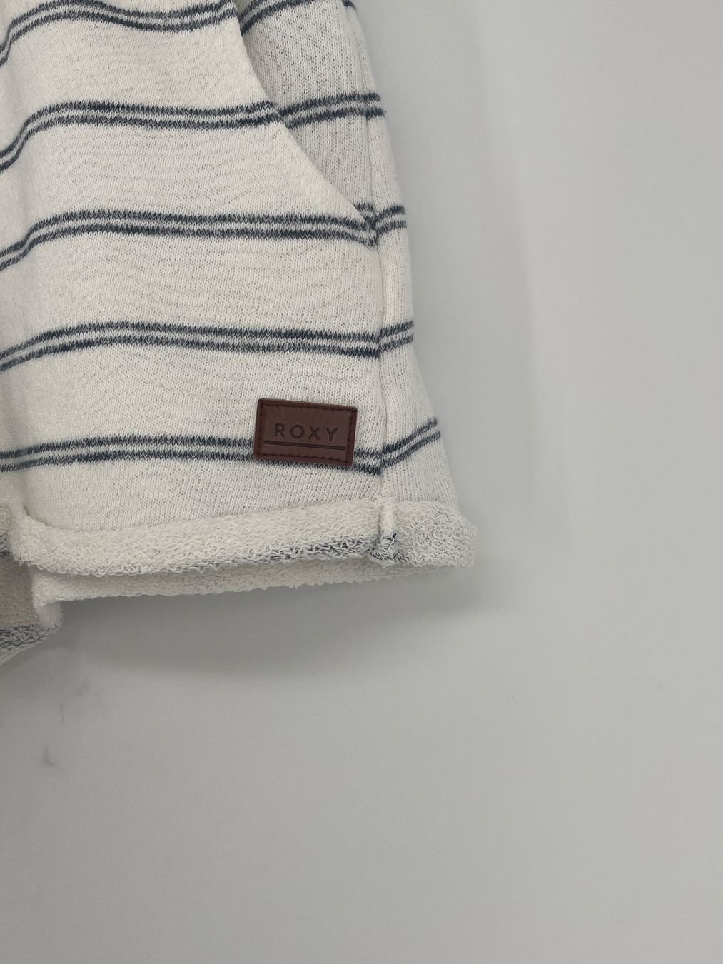 Roxy Pantaloni: Shorts Gr. L gestreift von Roxy – Usato da Auenstein venduto da moin. 1