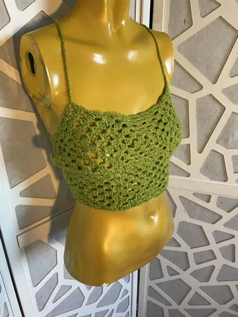 Crop top crochet vert dos nu - taille unique 🌿