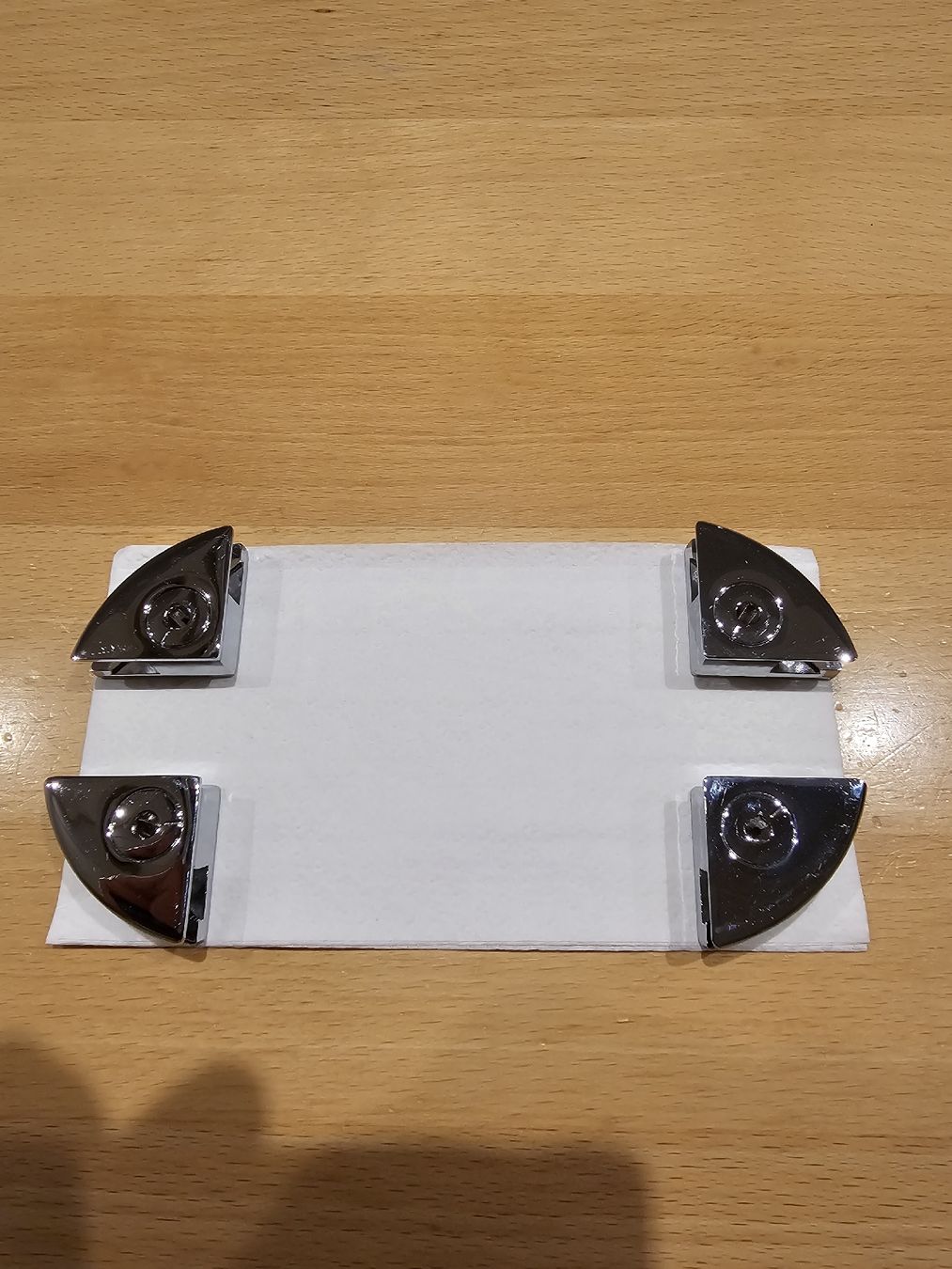 Altro per la casa: 4 St. orig USM Haller Glashalter Chrom Ecken – Nuovo (secondo la descrizione) da Chur venduto da Sihar 2