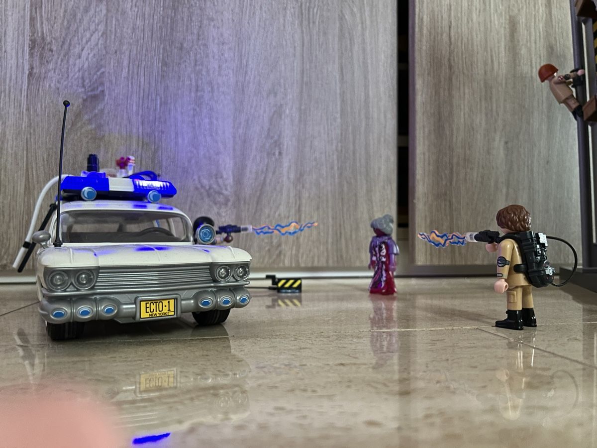 Playmobil Jouets: Playmobil Ghostbusters mit Auto und Ghostbusters Haus – D'occasion à Fischbach- Göslikon par Rommel 1