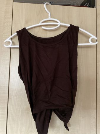 Crop Top mit Knopf Gr. M