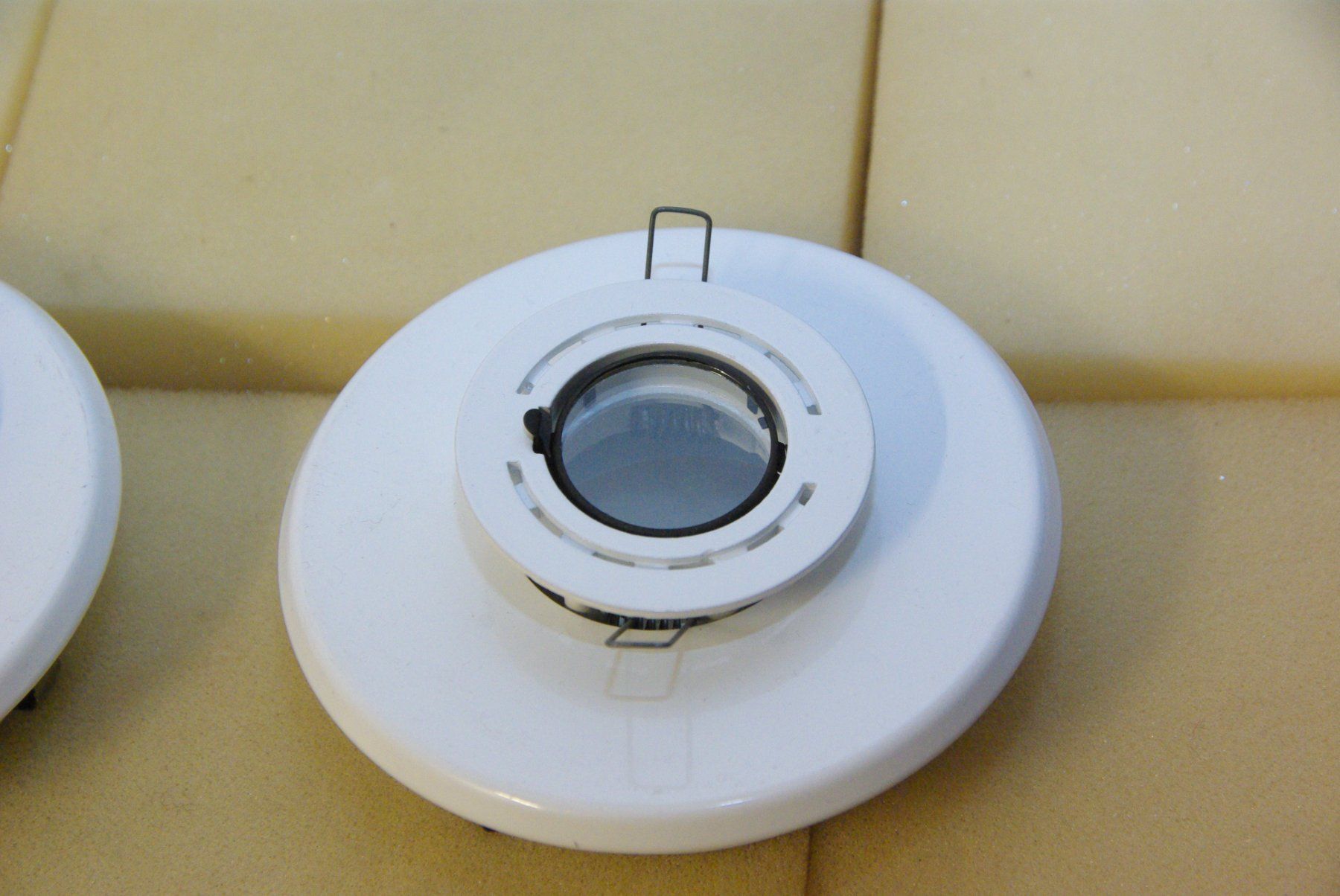Lampadari & plafoniere: 2x Deckenspot Abdeckungen, weiss - d:55mm – Nuovo (secondo la descrizione) da Herisau venduto da Cevianer1844 1