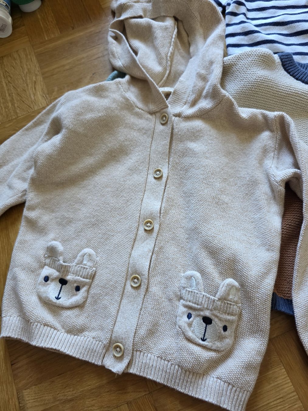 Kleiderpakete & -sets: Süsses Baby Jungen Pullover Paket gr 80  – Gebraucht aus Schlieren von pas_vy2f 1