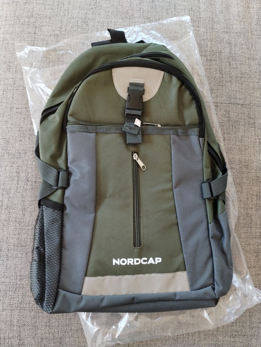 Zaini: Sac à dos Nordcap Olive – Nuovo e nell'imballaggio originale da Lausanne venduto da Martinucci