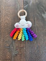 Gehäkelte Regenbogen Wolke Holzring Beissring fürs Baby🌈☁️