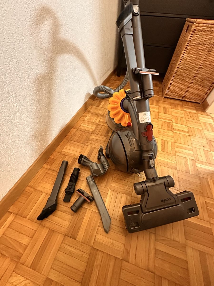 Dyson Staubsauger & Zubehör: DYSON STAUBSAUGER – Gebraucht aus Dällikon von oez_gcw6 6