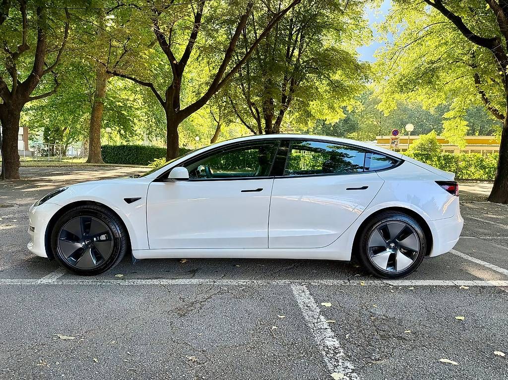 Tesla Autos: TESLA Model 3 long range AWD 490 HP – D'occasion à Bellinzona par Adriatik.d