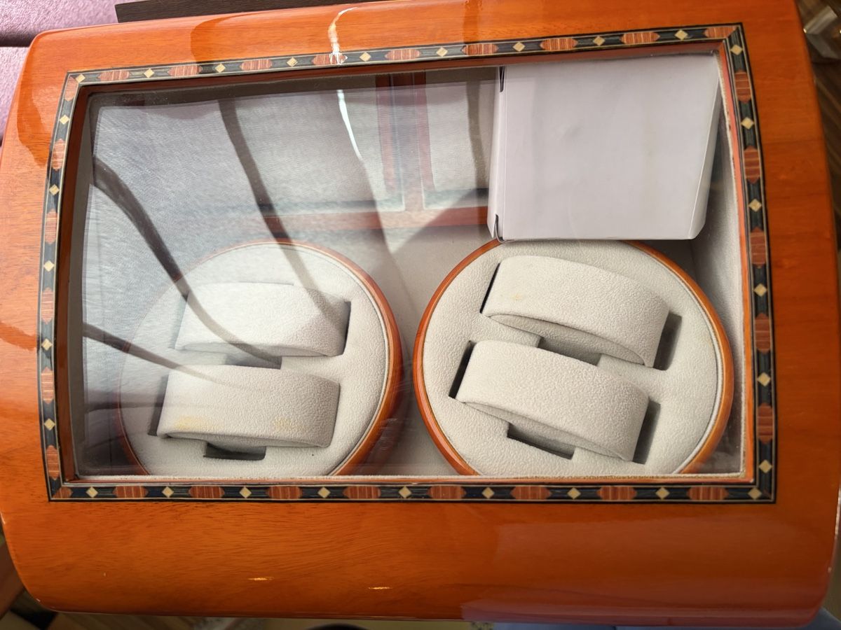 Cofanetto carica e porta orologi: Watch winder en loupe de érable  – Nuovo (secondo la descrizione) da Le Mont-sur-Lausanne venduto da CT70 4