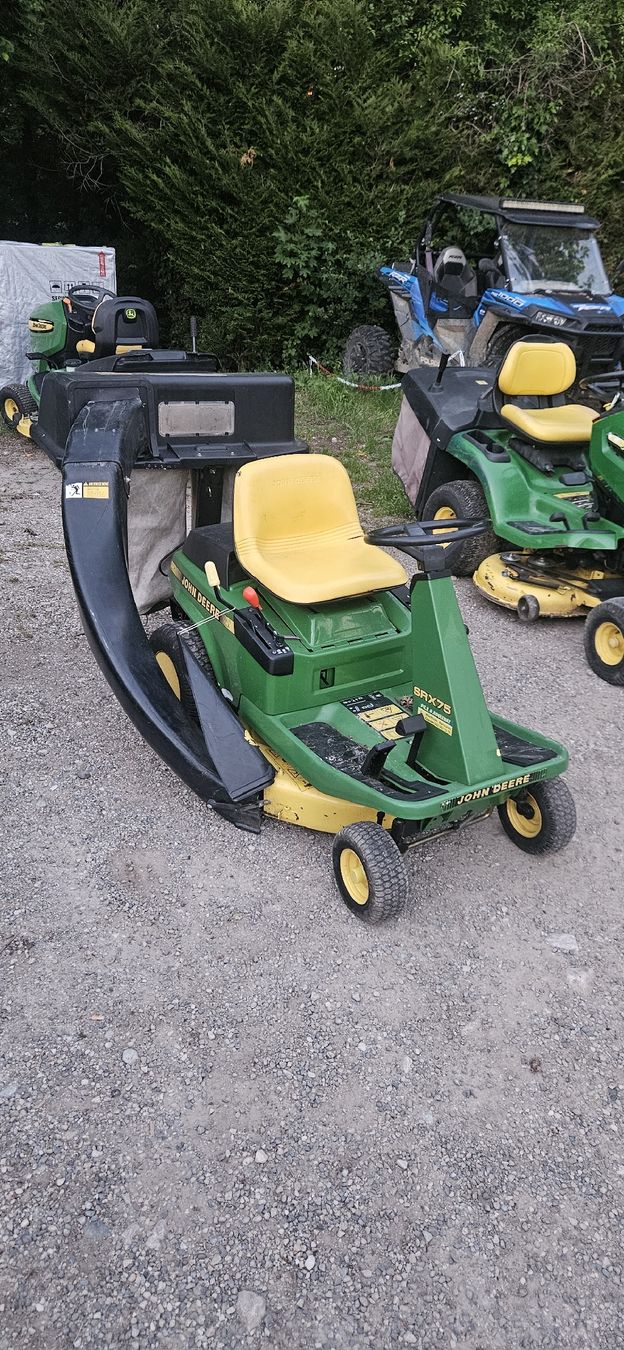 John Deere Tagliaerba: Tracteur tondeuse John deere SRX75 – Usato da Vich venduto da Max-Mechanics
