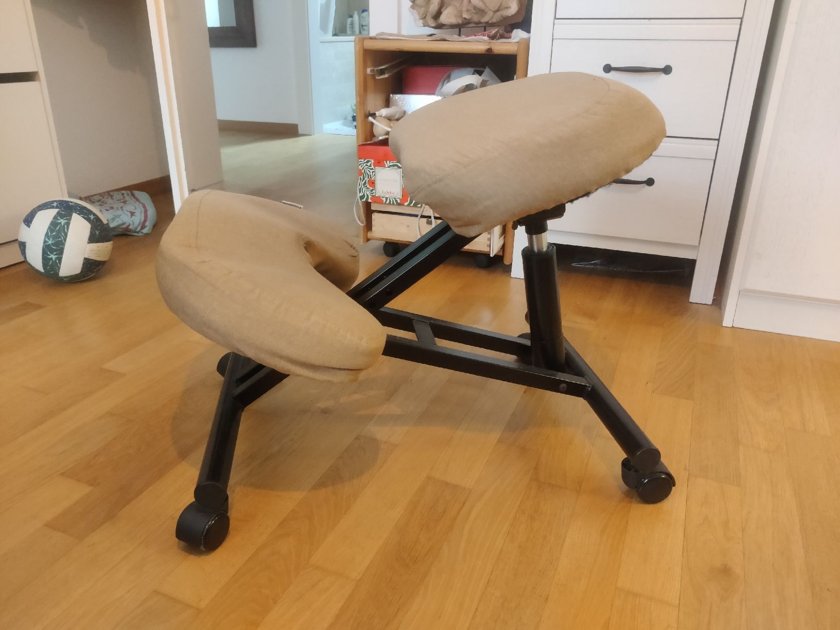 Sedie: Ergonomic Kneeling Chair – Usato da Zürich venduto da dav_5xw9